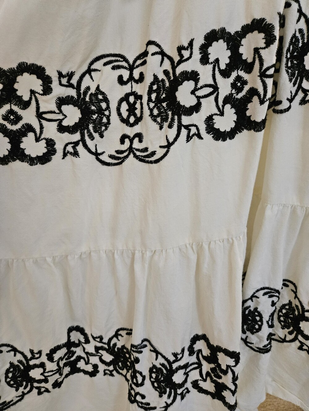 Old Navy Cream Midi Dress with Black Embroidered Floral Design Size XL Pockets - Picture 9 of 13